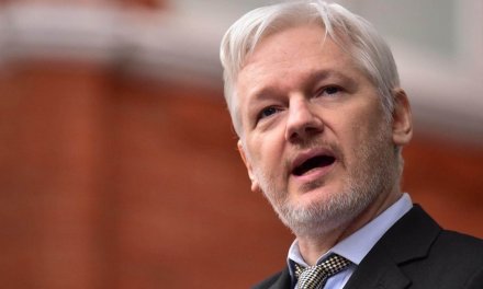 Julian Assange: ¿Héroe o Villano?